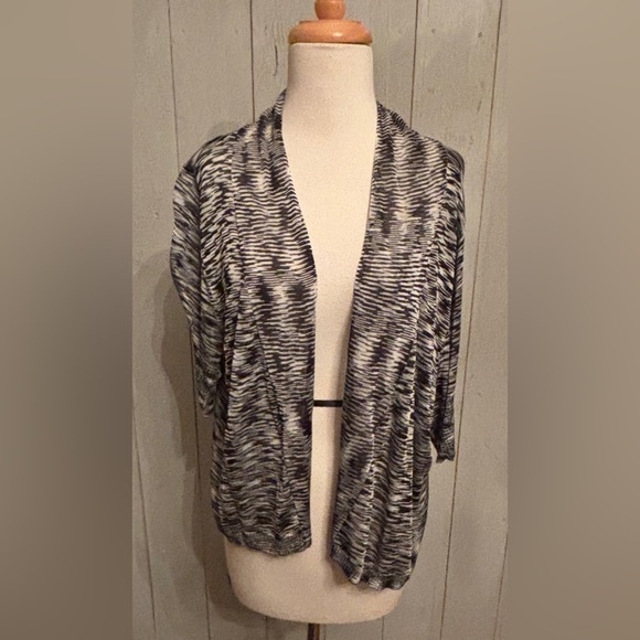 LANE BRYANT Short Sleeve Black /White Open Short Sleeve Cardigan Sz 22/24‎ Rayon - Picture 1 of 4